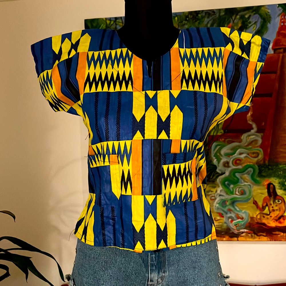 Bright colorful pattern. Sz small blouse, No tags